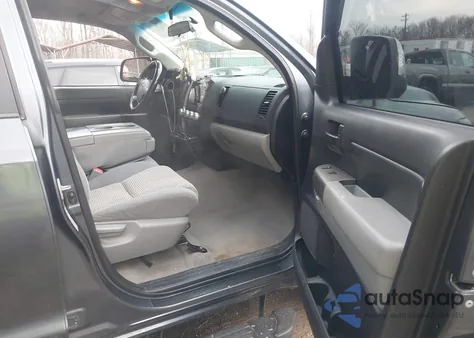 2010 Toyota Tundra Grade 5.7L V8 z USA, uszkodzony, nr VIN 5TFDY5F18AX098646